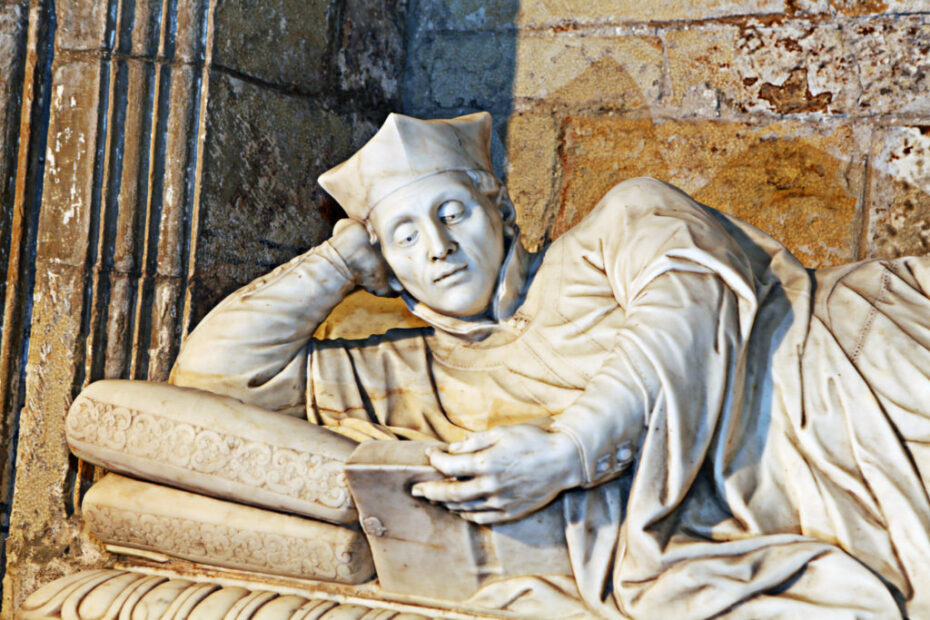 Estatua del Inquisidor Corro